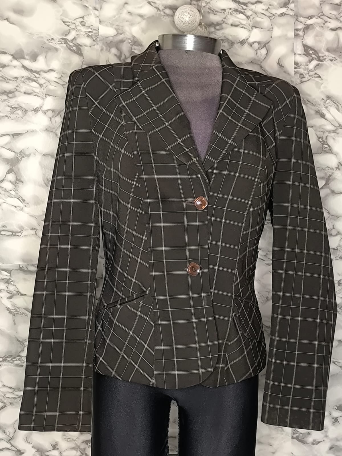 Blazer Sastre Entallado a Cuadros Café y Líneas Verdes – Zaty