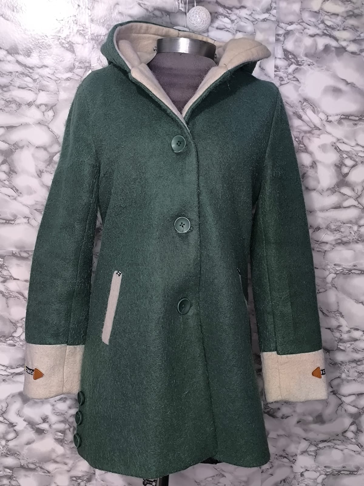 Abrigo Premium de Lana Térmica con Capota Verde Pino – IceNice Talla M-L