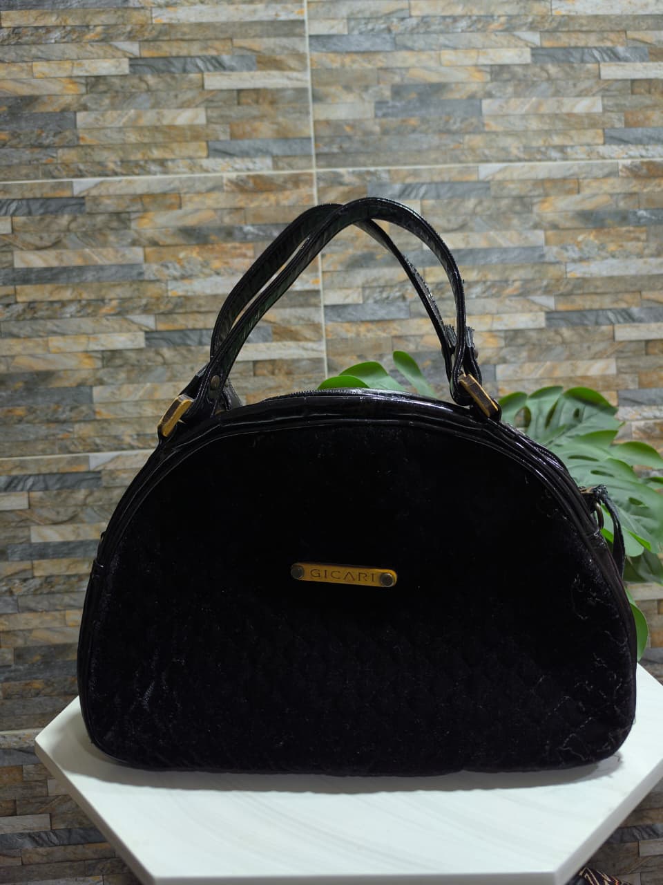 Bolso Domo Terciopelo Acolchado Negro – Gicari