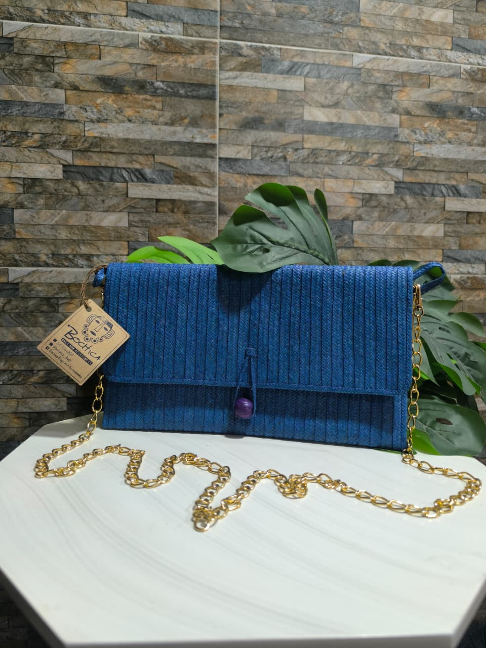 Clutch Artesanal Fibras Trenzadas Azul Rey – Bochica