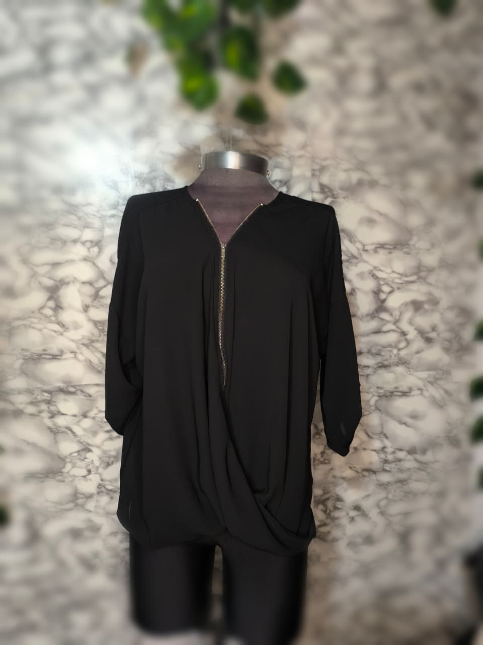 Blusa Chifón Cruzada con Cremallera Dorada – ELA
