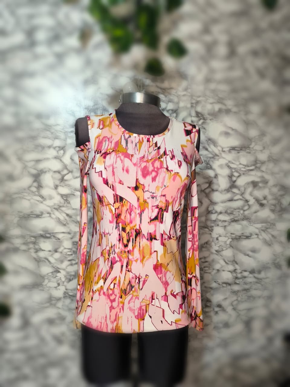 Top Cold Shoulder Abstracto Manga Larga – DONNA KARAN