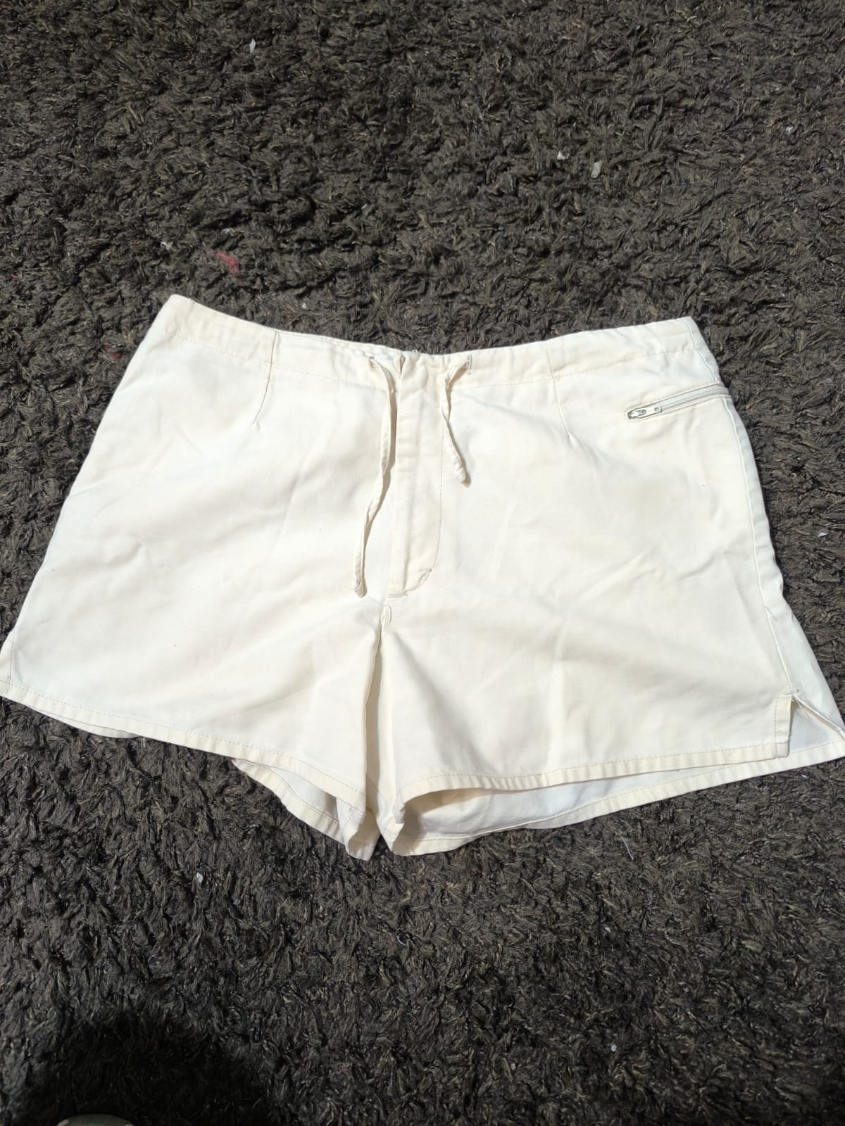 Short Casual Clásico Crema con Bolsillo Cremallera – Tennis Talla 12