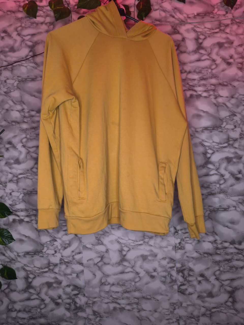 Hoodie Oversize Amarillo Pastel Minimalista
