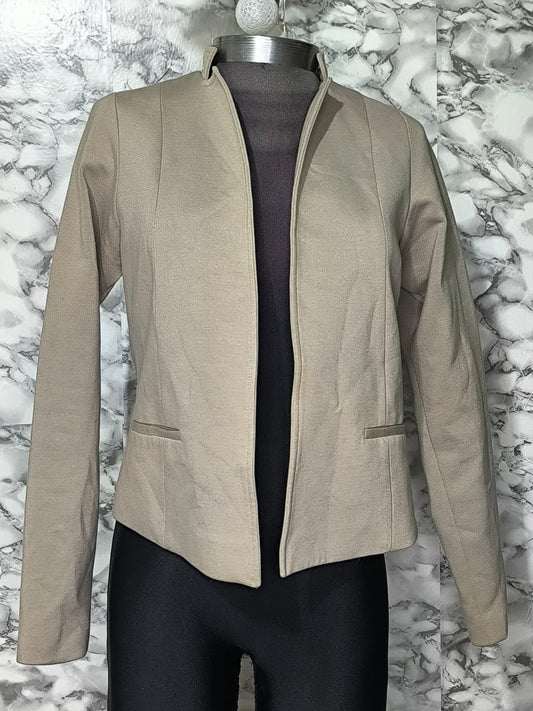 Chaqueta Blazer Casual de Cuello Nerú en Tono Beige/Kaki – FDS Fuera de Serie