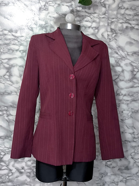Blazer Ejecutivo de Rayas Vinotinto con Silueta Entallada – Angel Boutique