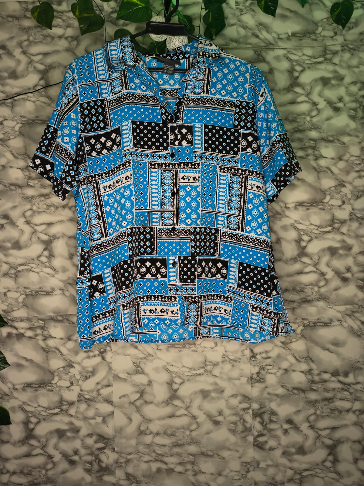 Blusa Mujer Estampado Patchwork Azul Cielo Negro y Blanco Talla L