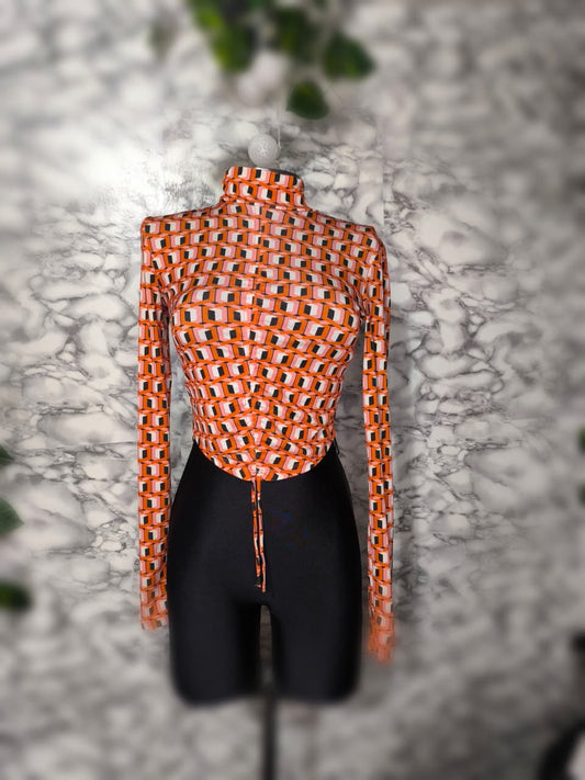 Crop Top Cuello Alto Geométrico Retro con Jareta – BERSHKA