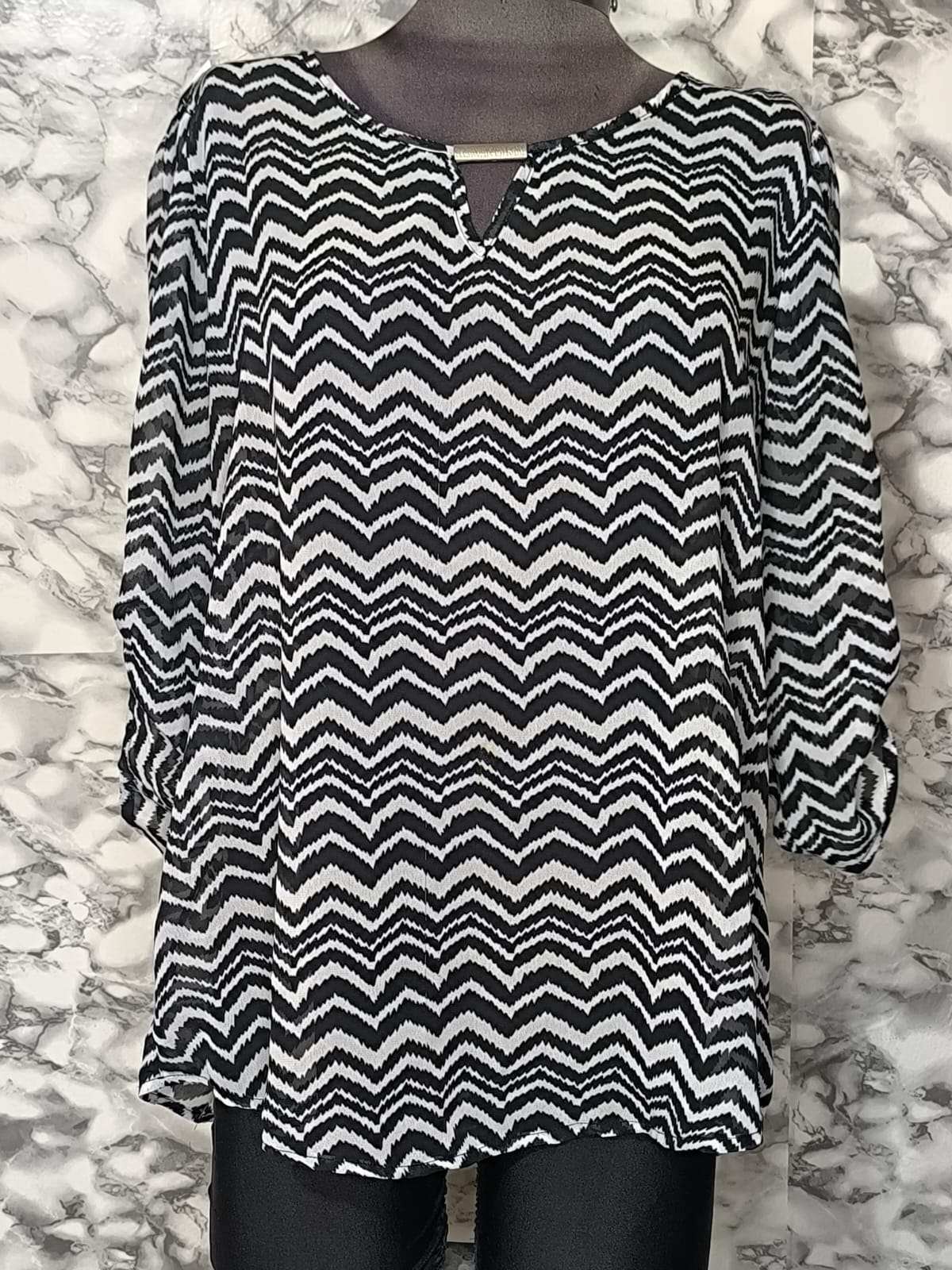 Blusa Holgada Semitransparente con Estampado de Zigzag – Fàlaca Talla XL