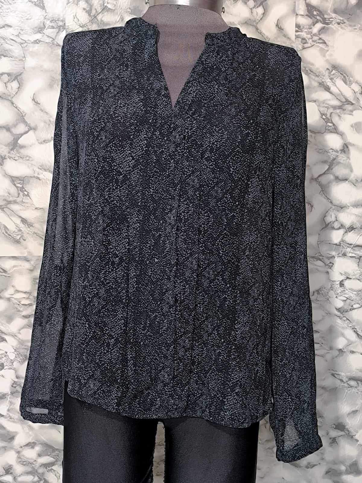 Blusa de Gasa Semitransparente con Miniprint Abstracto – Armi  Talla S