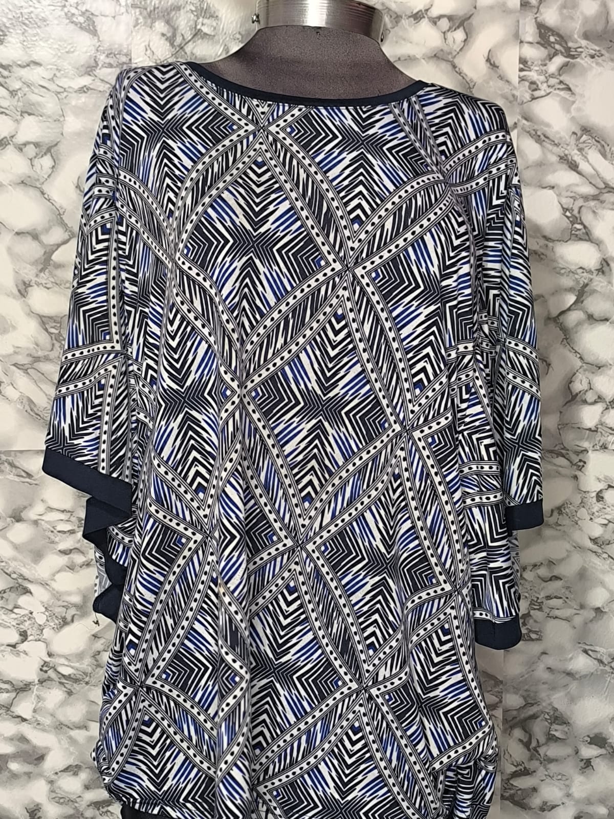 Blusa Fluida Tipo Poncho con Estampado Geométrico – Southland Talla XL