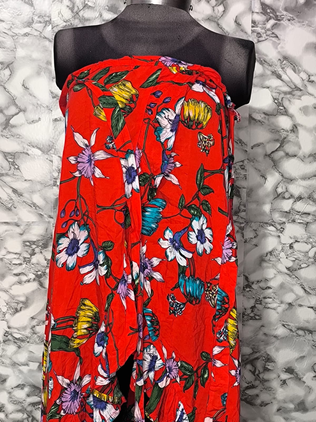 Vestido Corto Strapless / Falda Playera con Estampado Floral – Wanitta Talla L