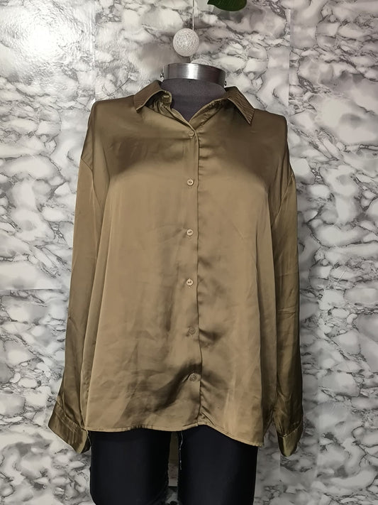 Camisa Satinada de Botones en Tono Ocre / Café – Koaj Talla S