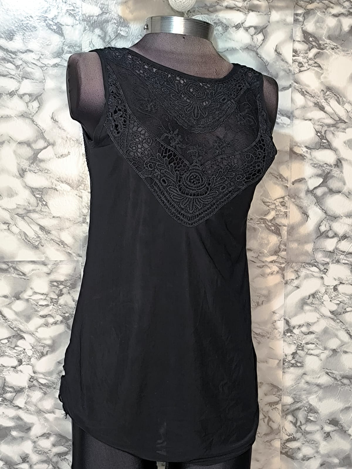 Blusa Lencera de Tiras con Pechera de Encaje Talla S-M