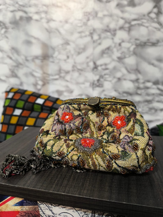 Monedero Clutch Vintage de Pedrería y Canutillos Florales