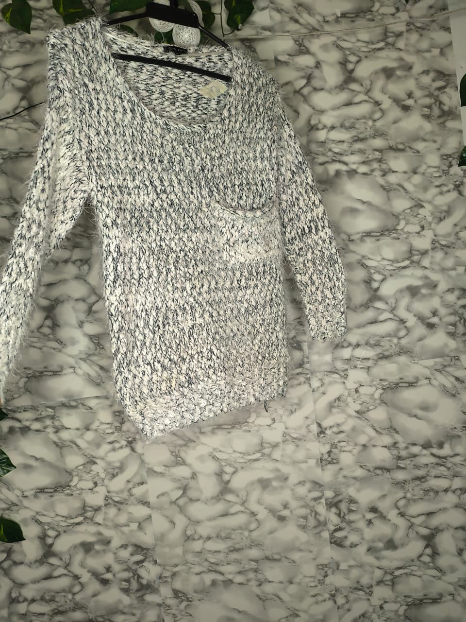 Suéter Tejido Oversize Jaspeado Blanco y Negro