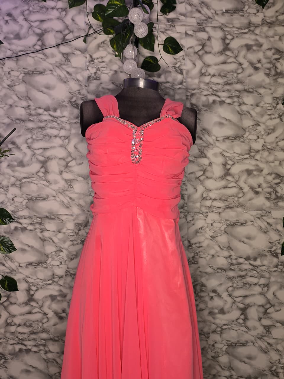 Vestido Largo Fiesta Rosa Coral Chifón Fruncido con Aplique de Pedrería Talla M